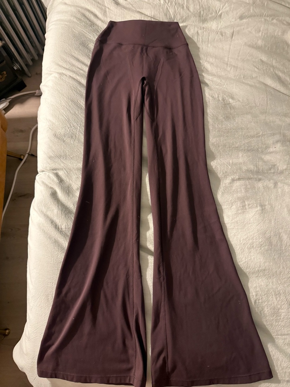 CSB Form Invisible Scrunch Flare Leggings | Espresso S - Picture 4 of 9